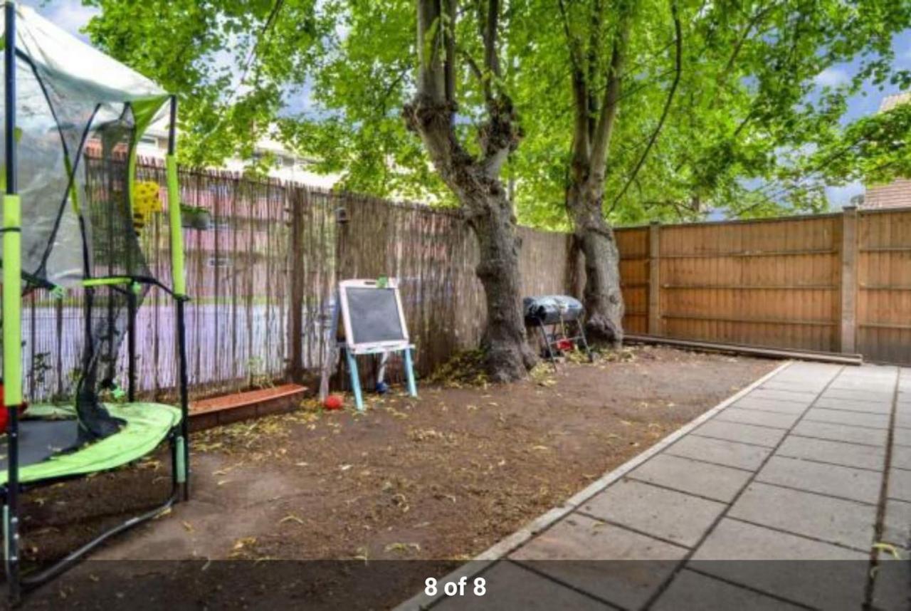 London Holiday Home Newly Refurbished - Entire 4 Bedroom Private House With Kitchen, Living Room & Private Garden - 1 Cape House London, Within 30 Mins From Central London, London Bridge & Canary Wharf Dış mekan fotoğraf